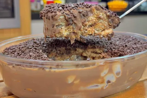 Pavê de chocolate simples, fácil e uma cremosidade incrível