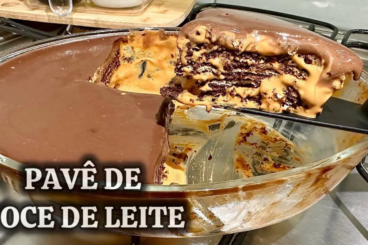 Pavê de doce de leite cremoso e feito com ingredientes simpl
