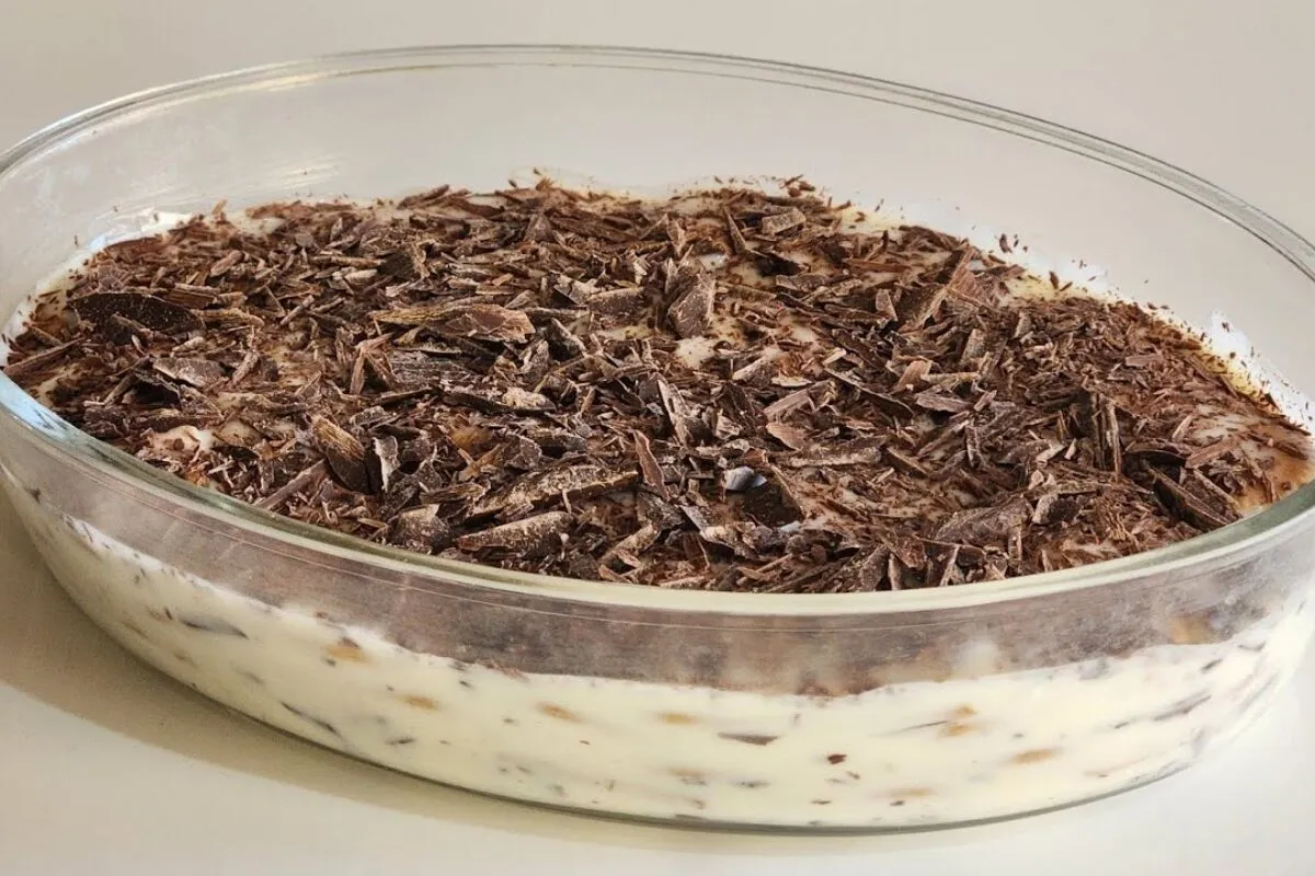 Pavê de limão com chocolate mais fácil do mundo, pronto rapi