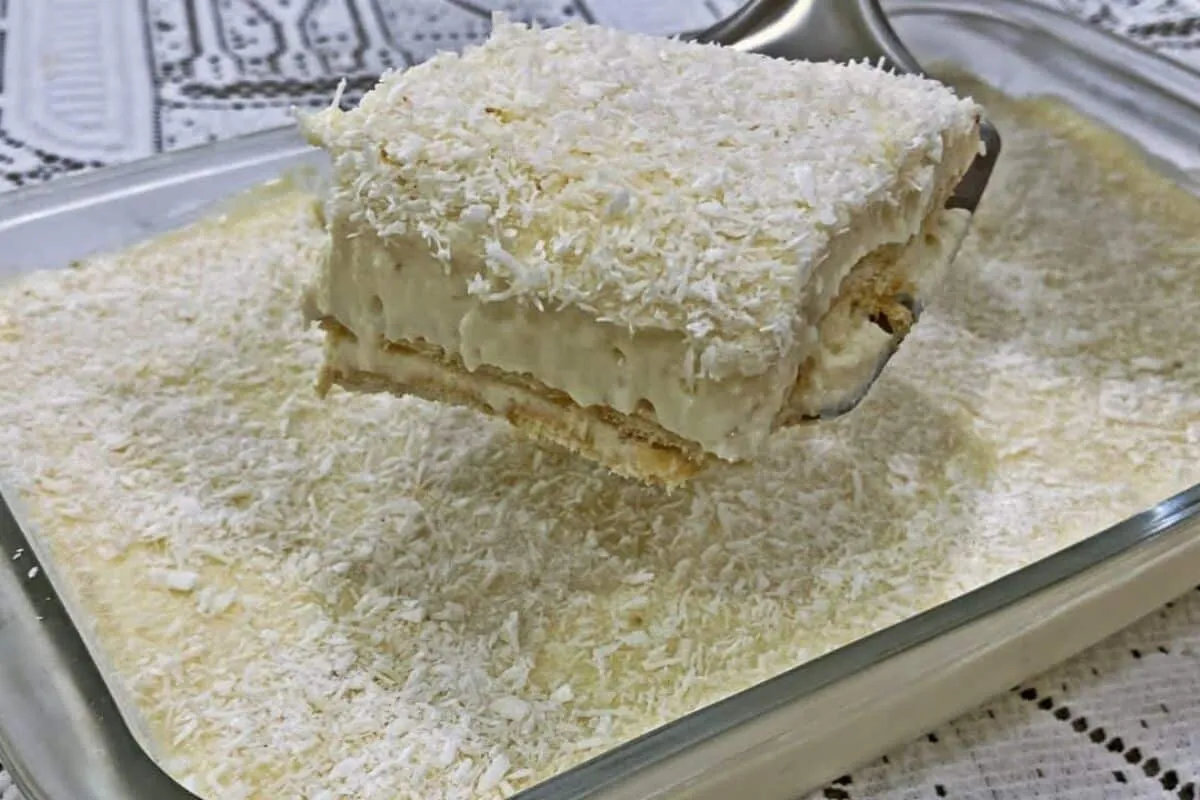 Pavê de limão simples, gelado e azedinho na medida certa pra