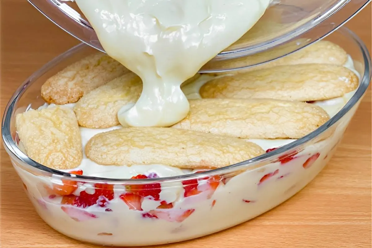 Pavê de morango com biscoito champangne a sobremesa perfeita