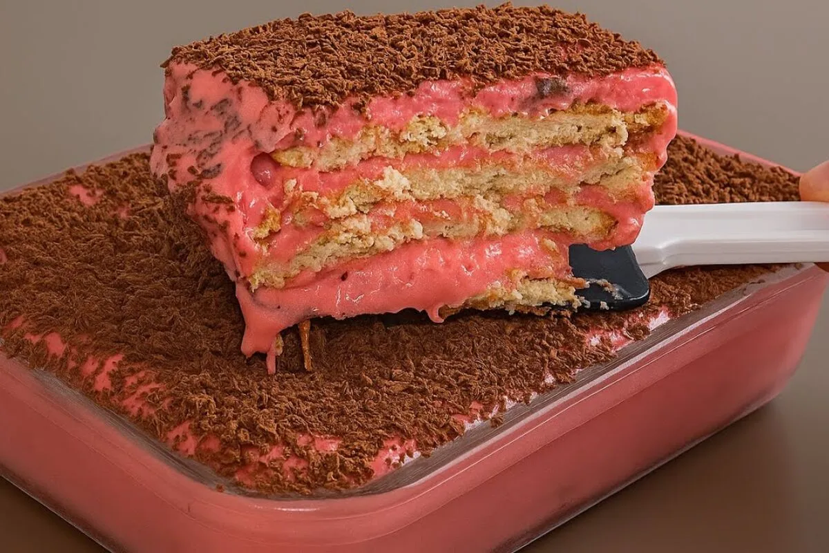 Pavê de morango rápido e fácil que não precisa ir ao fogo e