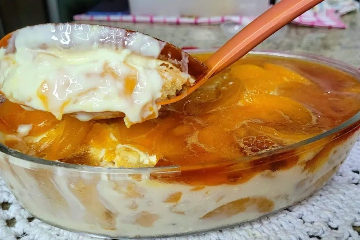 Pavê de pêssego com calda de caramelo: uma sobremesa fácil d