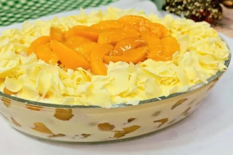 Pavê de pêssego, uma sobremesa clássica e muito cremosa, que