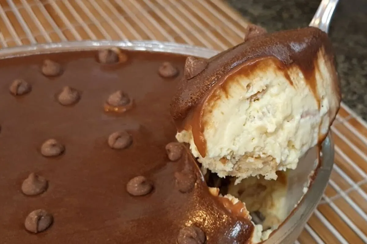 Pavê mousse de maracujá com cobertura de chocolate: fácil e