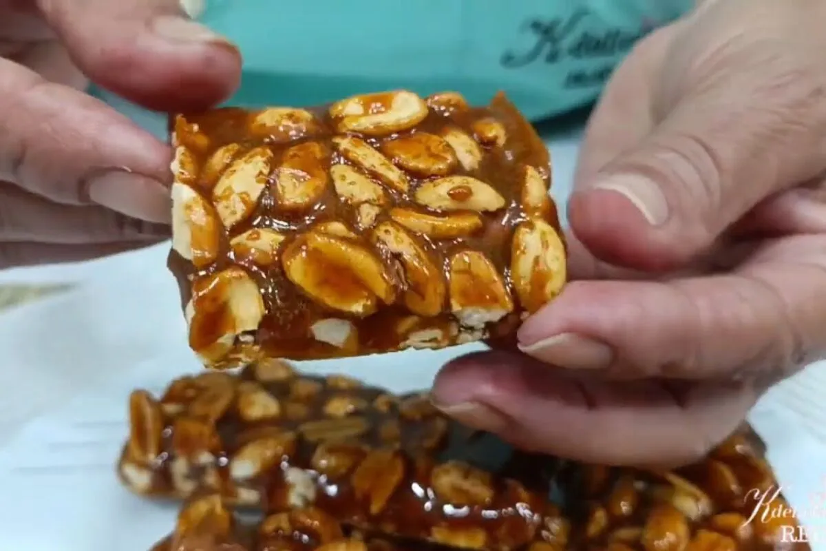 Pé de moleque divino feito com apenas dois ingredientes de f