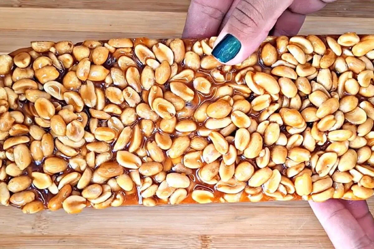 Pé de moleque irresistível para deixar o seu começo de ano m