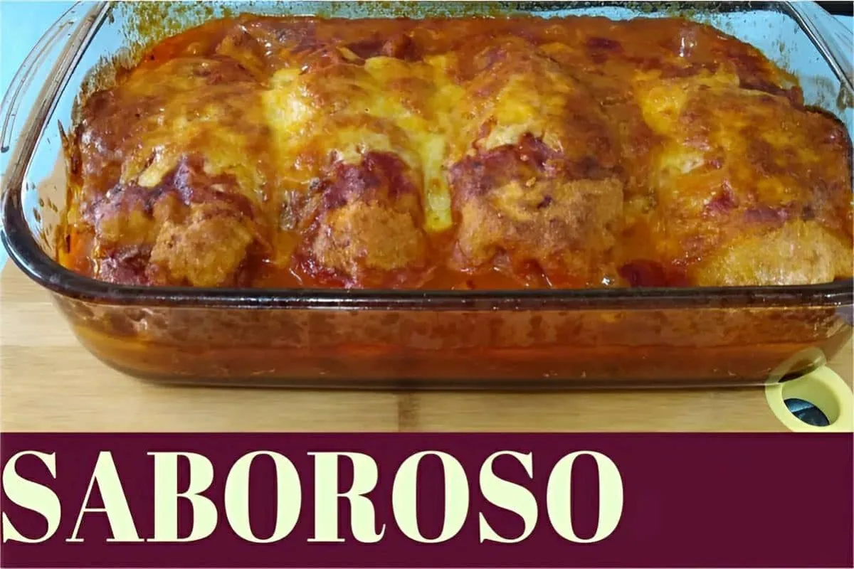 Peito de frango recheado ao molho gratinado no forno uma del