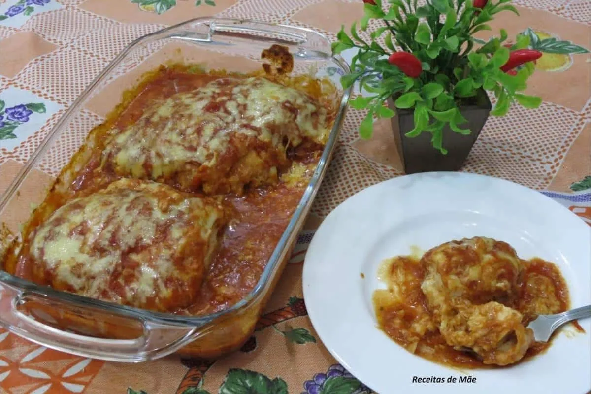 Peito de frango recheado delicioso que não dá trabalho de pr