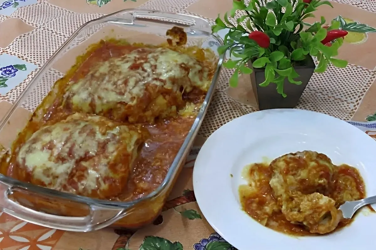 Peito de frango recheado simples e fácil de preparar