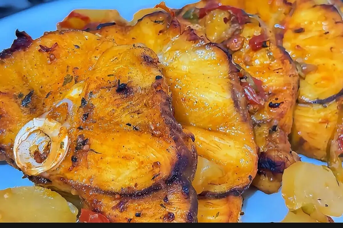 Peixe assado no forno super suculento e prático para servir