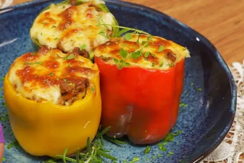 Pimentão recheado, uma receita diferente e fácil de fazer, q