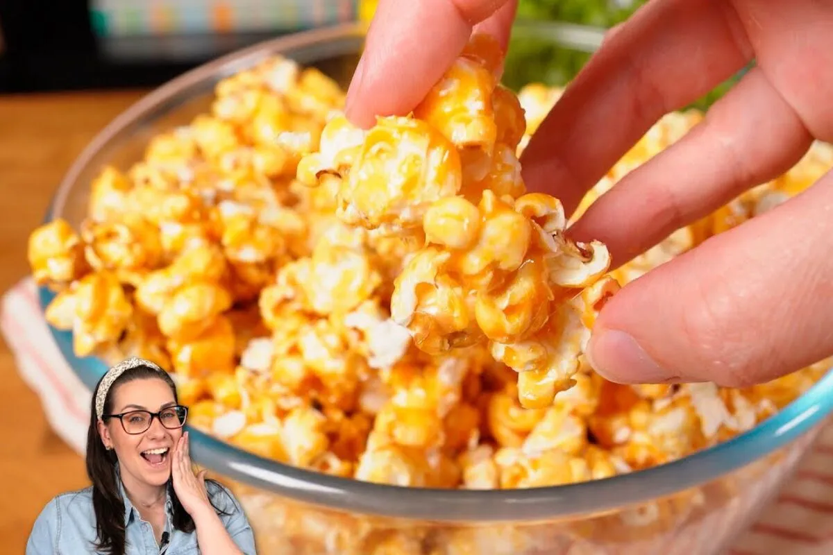 Pipoca doce crocante com caramelo que fica sequinha e vician