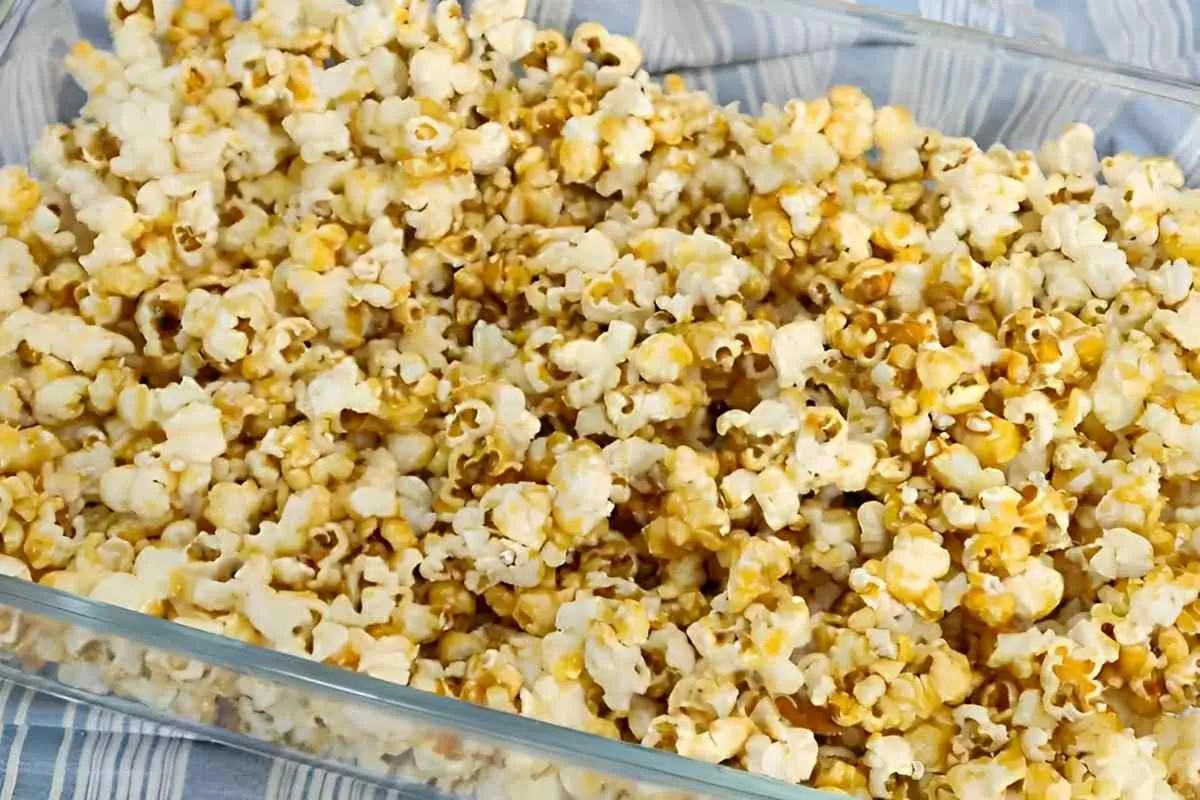 Pipoca doce simples e deliciosa feita na panela comum