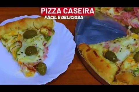 Pizza caseira com massa fácil e sabor de pizzaria para reuni