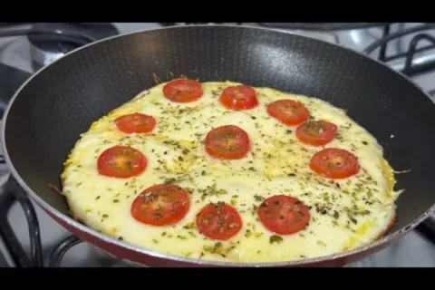 Pizza de cuscuz muito fácil e gostosa feita na frigideira, q