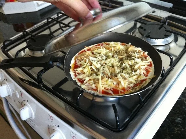 Pizza de Frigideira com Massa Caseira