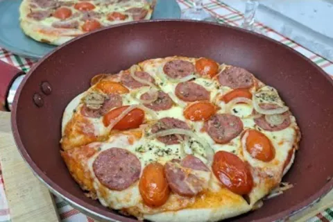 Pizza de frigideira deliciosa e muito rápida, para você prep