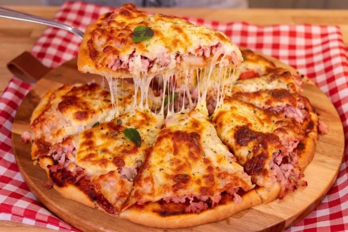 Pizza de massa mole, que é rápida, deliciosa e sem bagunça,