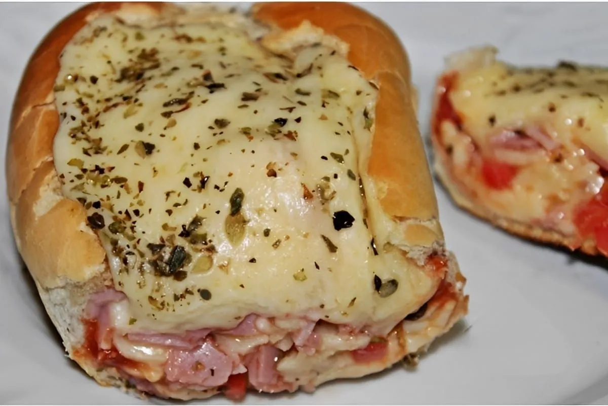 Pizza no pão francês fácil e prático de fazer e fica delicio