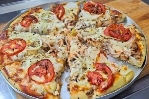 Pizza sem sovar: a receita mais fácil do mundo, pronta em mi