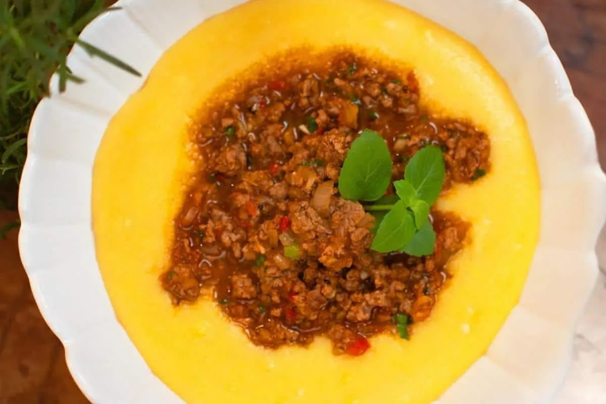 Polenta com carne moída da vovó o prato mais saboroso de tod