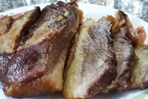 Ponta de peito no forno uma carne muito suculenta e delicios