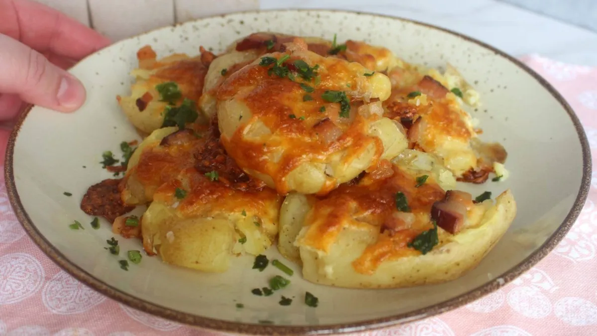 Prepare batata ao murro para o seu almoço e surpreenda todo