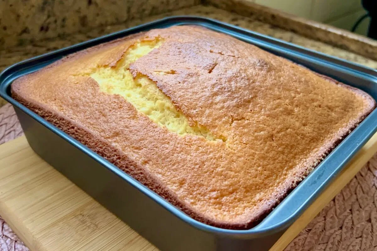 Prepare o café quentinho para acompanhar esse bolo simples c