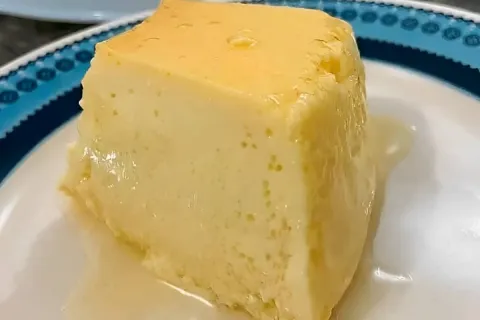 Pudim 4 leites simples bem cremoso uma sobremesa deliciosa p