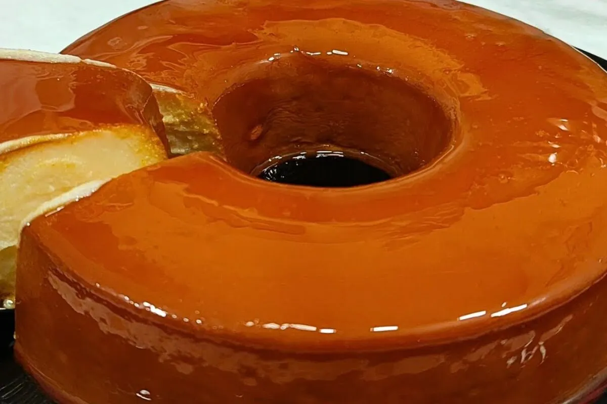 Pudim com 2 ingredientes sem forno e sem complicação para fa