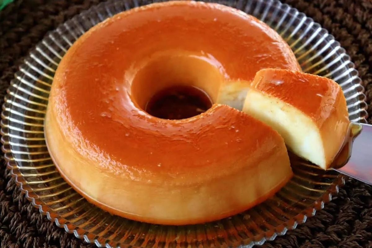 Pudim com 2 ingredientes sem ovo e sem forno, simples e fáci