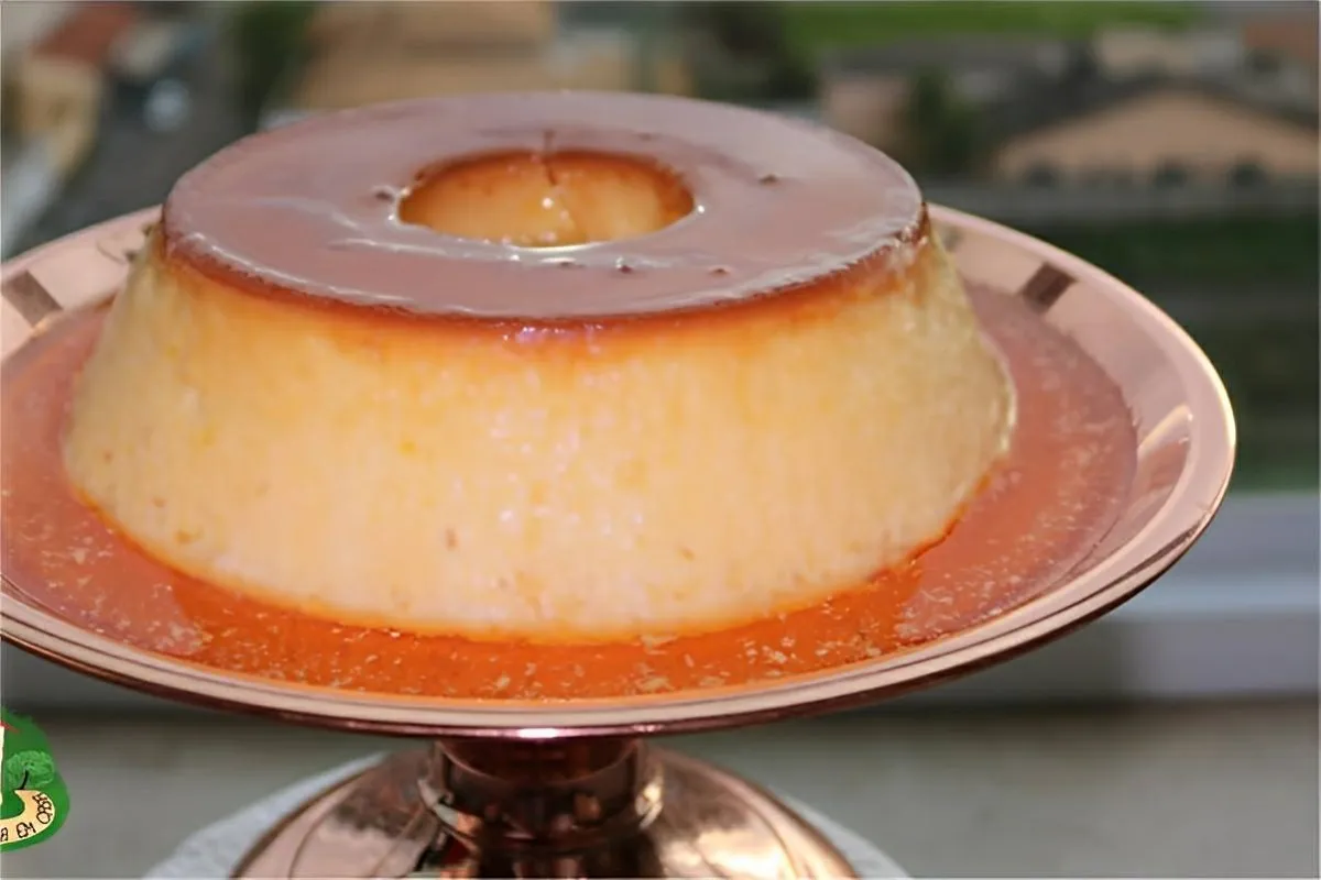 Pudim cremoso em 15 minutos com calda perfeita e sem furinho