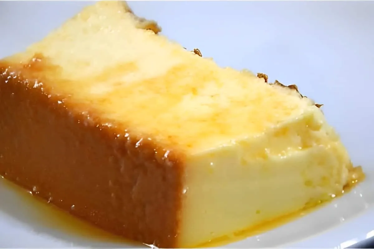 Pudim de abacaxi com calda simples e delicioso uma sobremesa