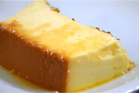 Pudim de abacaxi com calda simples e delicioso uma sobremesa