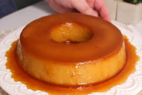 Pudim de biscoito maisena feito sem leite condensado de um j