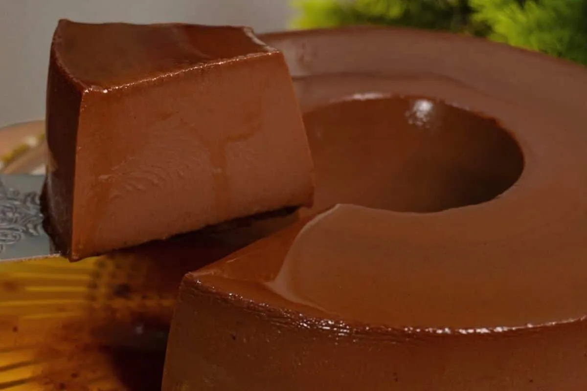Pudim de chocolate que não leva ovos, super fácil, rápido e