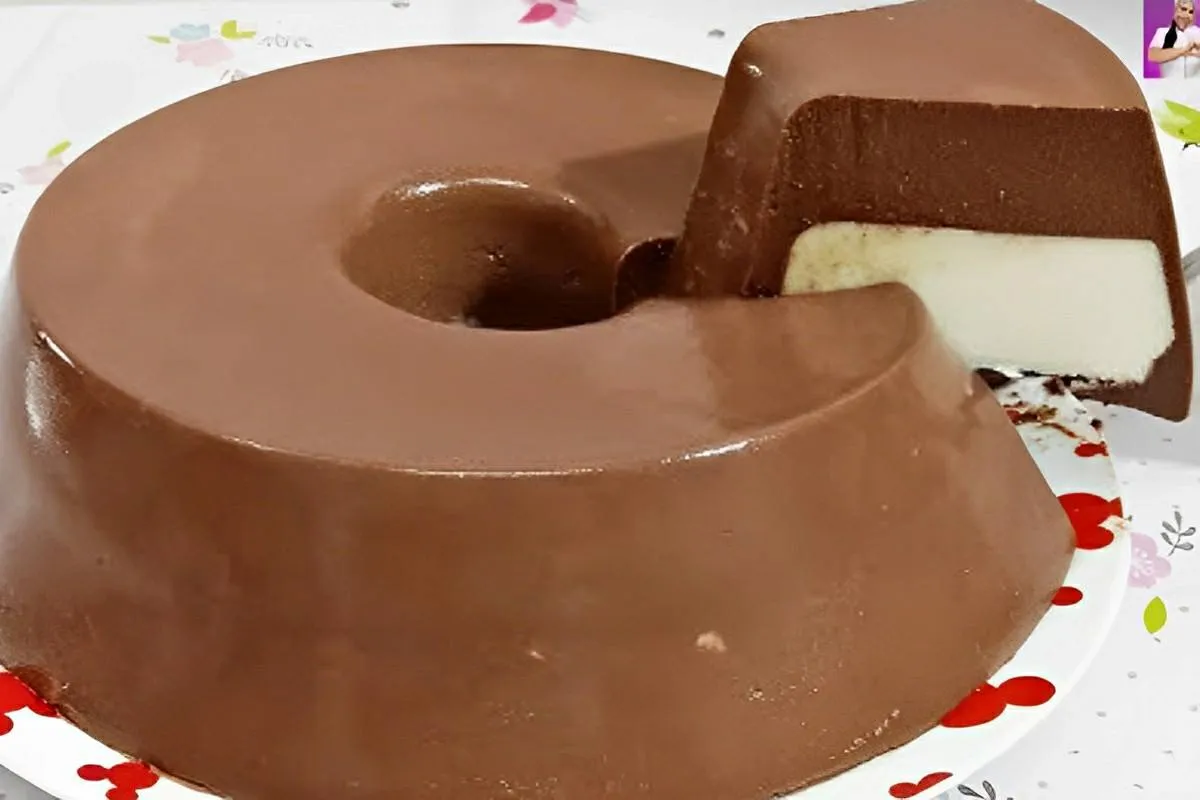 Pudim de chocolate recheado uma sobremesa fácil e econômica