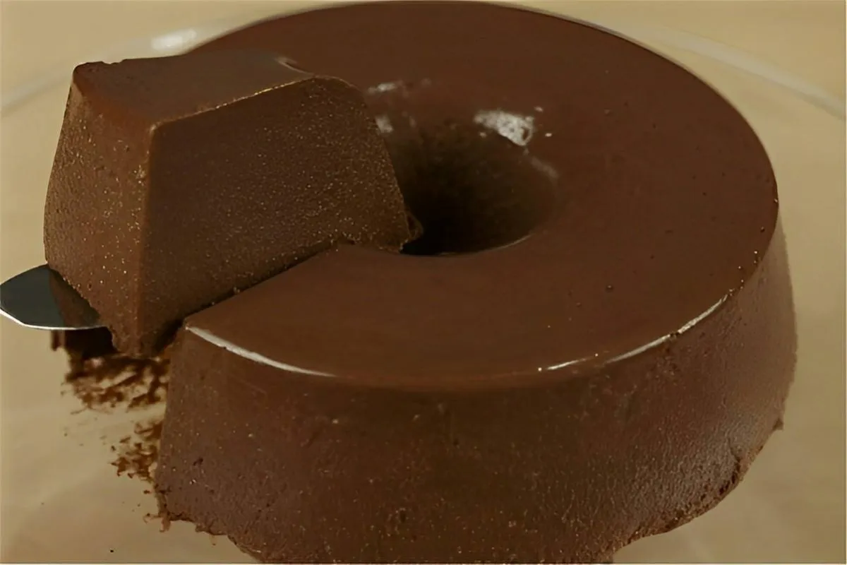 Pudim de chocolate uma sobremesa prática e perfeita para que
