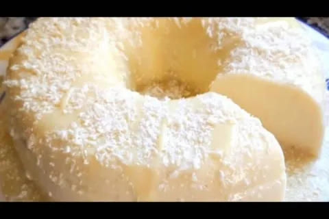 Pudim de coco feito totalmente sem forno e de um jeito rápid