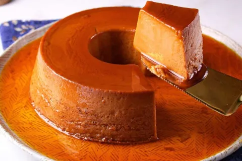Pudim de doce de leite, uma sobremesa clássica que nunca fal