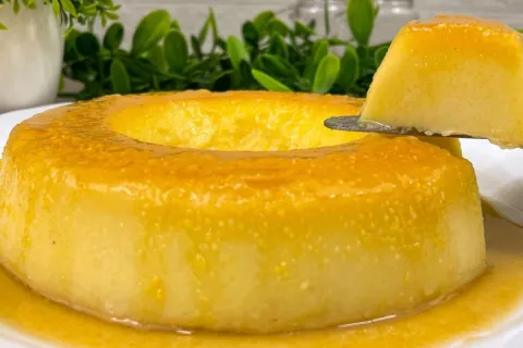 Pudim de flocão de milho, uma sobremesa super econômica e mu