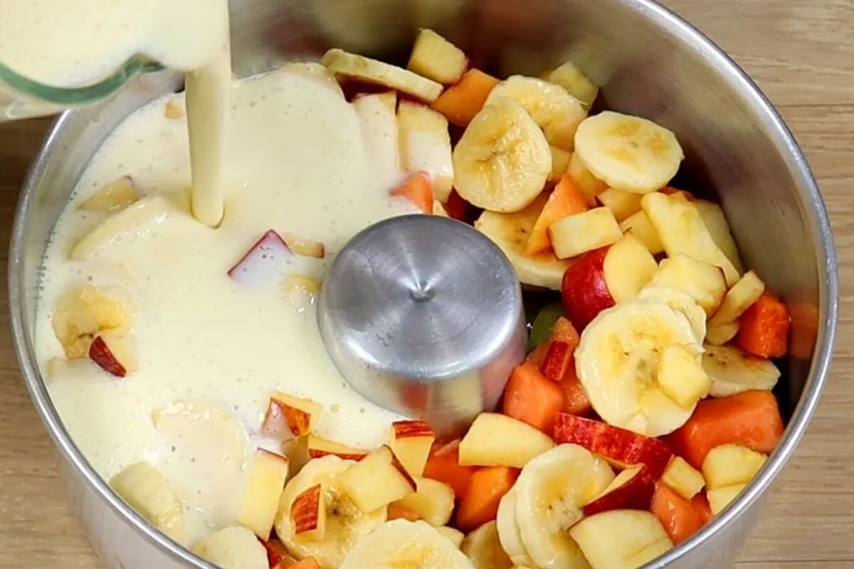 Pudim de frutas cremoso fácil de fazer e tão gostoso que não