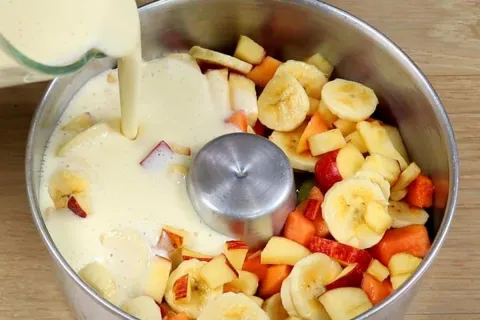 Pudim de frutas fácil de preparar com 4 ingredientes bem sim