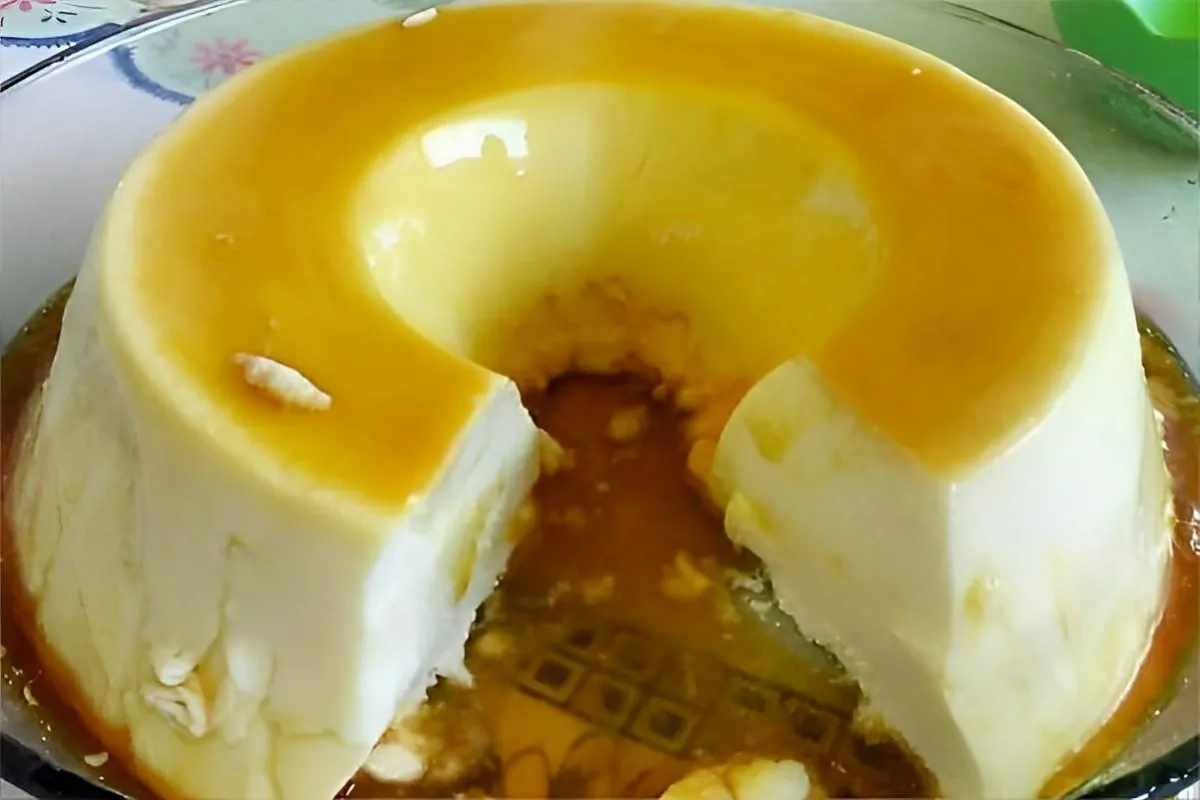 Pudim de geladeira com maria mole tem um sabor delicioso e é