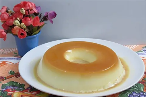 Pudim de geladeira fácil e rápido: é só bater os ingrediente