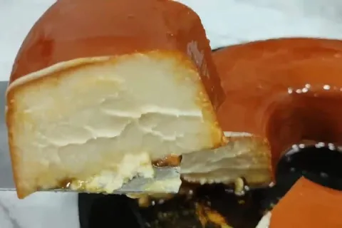 Pudim de iogurte natural com leite condensado cremoso e fáci