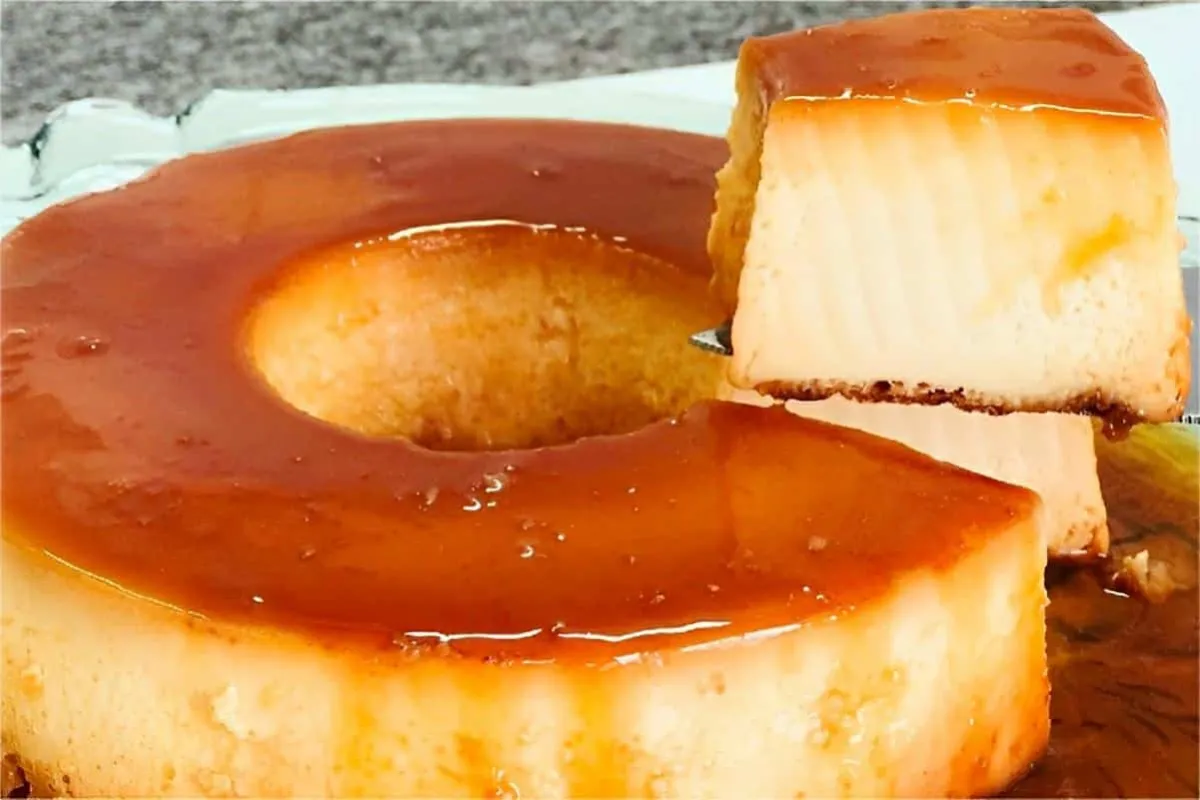 Pudim de leite condensado com creme de leite assado no forno