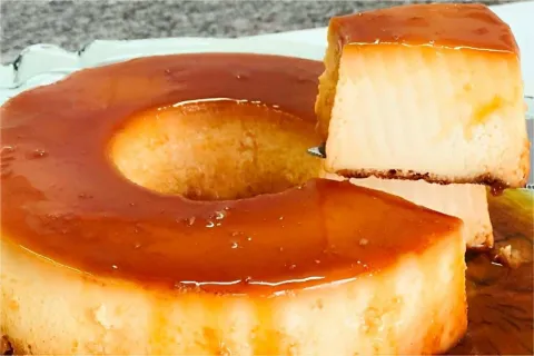 Pudim de leite condensado com creme de leite assado no forno