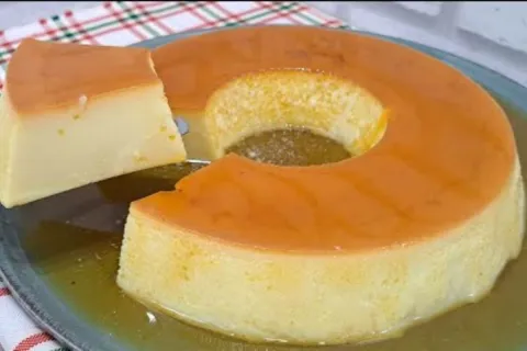 Pudim de leite condensado, uma sobremesa clássica cremosa e 